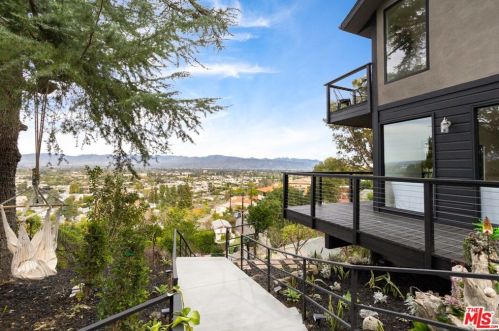 14600 Round Valley Dr, Van Nuys CA  91403-4632 exterior