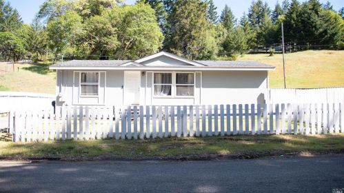 2201 Peacock Dr, Willits, CA 95490-9404
