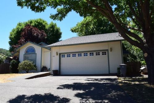 295 Deborah Dr, Talent, OR