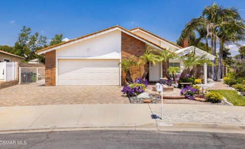 2693 Nicholas St, Simi Valley, CA 93065-1516
