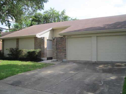 6822 Harpers Dr, Richmond TX  77469-5912 exterior