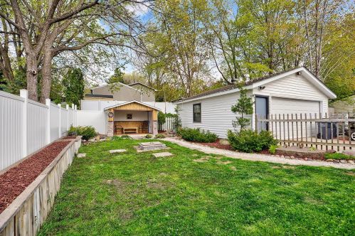 2070 Ivy St, Saint Paul MN  55109-4029 exterior