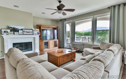 845 Aspen Glen Rd, Chula Vista CA  91914-2520 exterior
