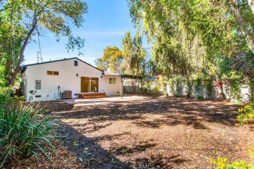 5510 Burnet Ave, Van Nuys CA  91411-3508 exterior