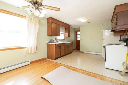 559 Milford Point Rd, Milford, CT 06460-5427