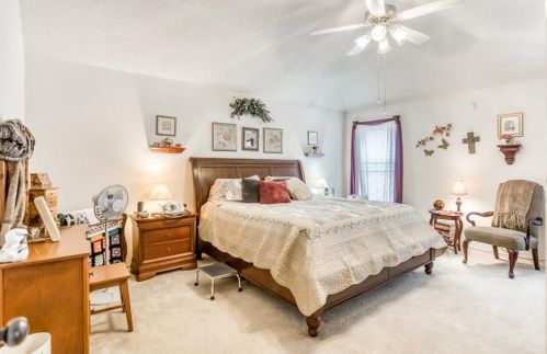 2210 Meadowstone Dr, Carrollton TX 75006-2642 exterior