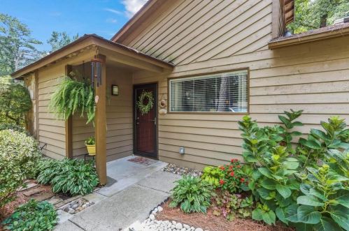 810 Bonnie Glen Dr, Marietta, GA 30067-7159