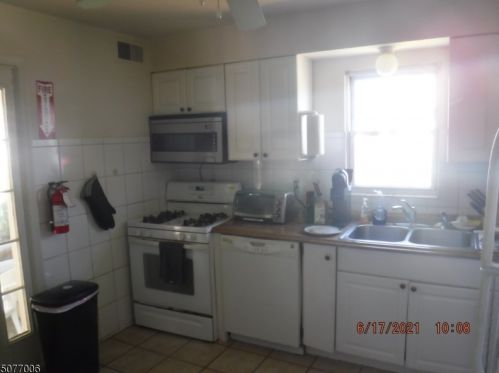 120 4th Ave, Manville, NJ 08835-1317