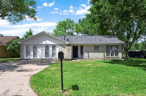 133 Dallas St, Angleton TX  77515-4100 exterior