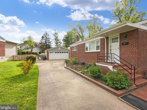 6917 Kingwood Dr, Falls Church, VA 22042-3809