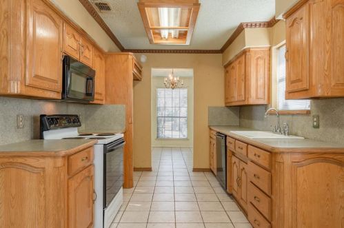 100 Grand Mdw Dr, Fort Worth TX 76108-3942 exterior