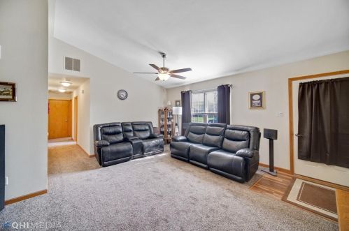 684 Cross Meadows Dr, Valpo, IN 46385-8847