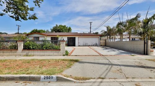 2509 Adrin Way, Santa Ana, CA 92704-3103