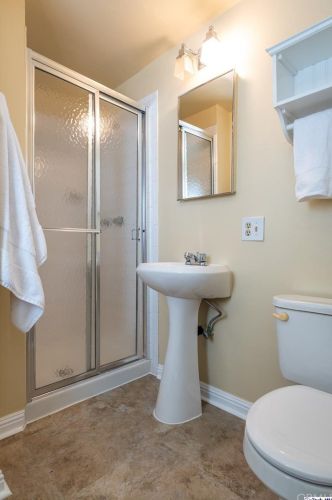 1629 Heather Ridge Dr, Glendale CA  91207-1035 exterior