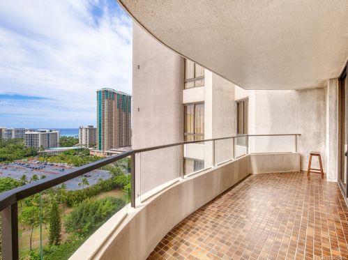 1910 Ala Moana Blvd, Honolulu HI  96815-1814 exterior