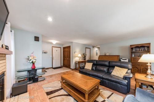 1601 Clayton Ct, Arlington Hts, IL 60004-4374