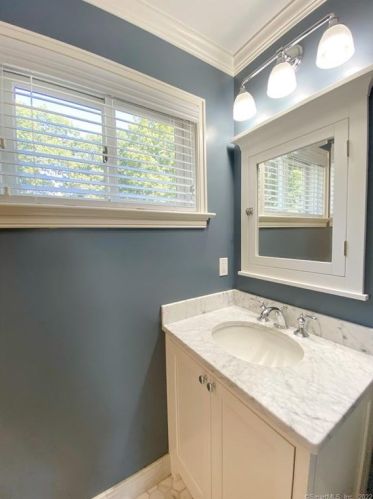 10 Harvann Rd, Norwalk CT  06850-1905 exterior