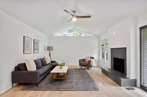 625 Bridgewater Dr, Atlanta GA  30328-2816 exterior