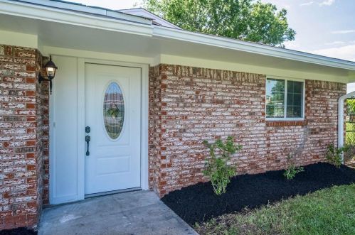 1008 Collins Rd, Richmond TX 77469-2745 exterior