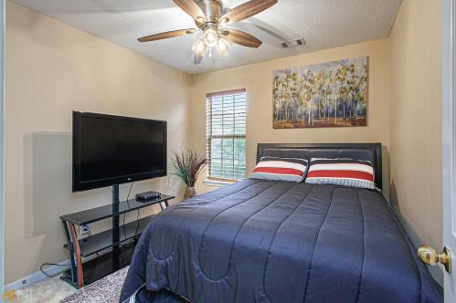 5838 Waggoner Ct, Rex GA 30273-5201 exterior