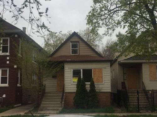 8231 Saginaw Ave, Chicago, IL 60617-2037