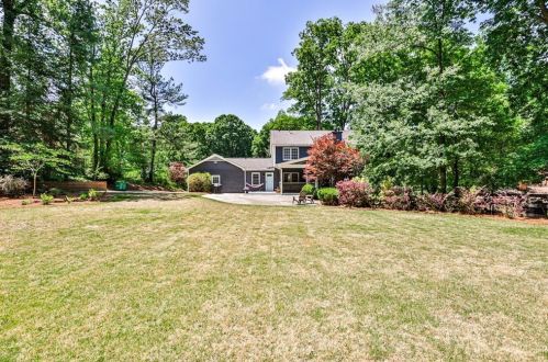 7225 Hunters Branch Dr, Atlanta GA  30328-1718 exterior