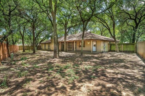 10300 Caracara Dr, Austin TX  78750-1605 exterior