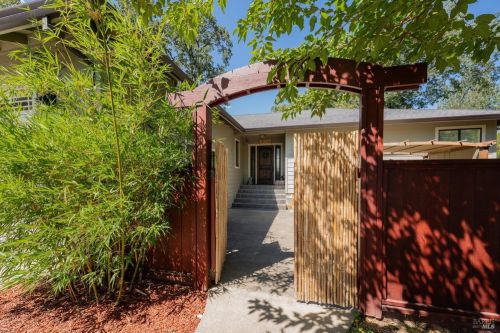 1014 Perkins St, Ukiah, CA 95482-4623