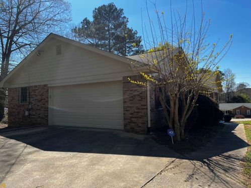 135 Country Roads Dr, Stockbridge, GA 30281-1341