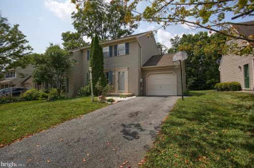 9 Mill Pond Dr, Lancaster, PA 17603-7412