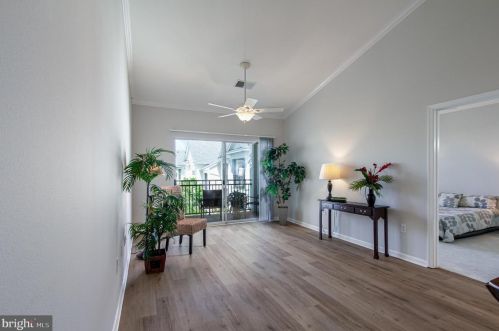 12925 Centre Park Cir, Herndon, VA 20171-5930