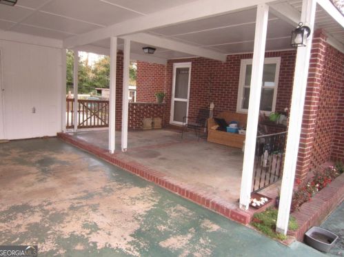 488 Gholston St, Comer, GA 30629-3216