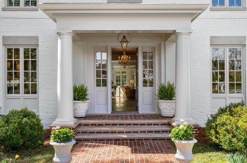 3996 Club Dr, Atlanta, GA 30319-1147