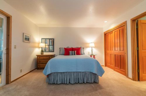 316 Skidder Trl, Truckee CA  96161-3927 exterior