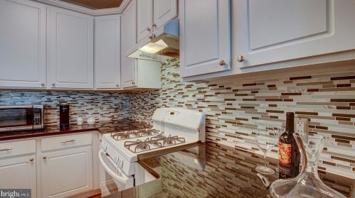 2 Commerce Sq, Trenton NJ  08691-4187 exterior