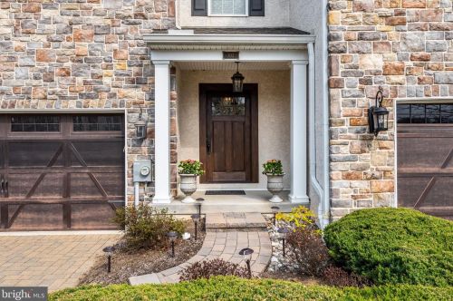 102 Dauphin Dr, Media, PA 19063-1456