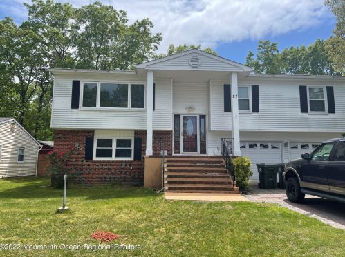 27 Pine Needle St, Wall Township, NJ 07731-2647