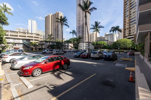 1720 Ala Moana Blvd, Honolulu HI  96815-1302 exterior