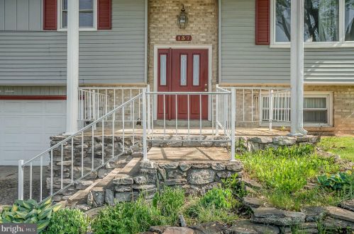 137 Chester St, Carlisle, PA 17013-1085