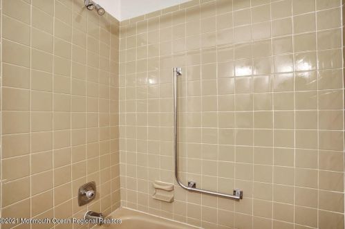 3 Manchester Ct, Tinton Falls NJ 07701-5492 exterior