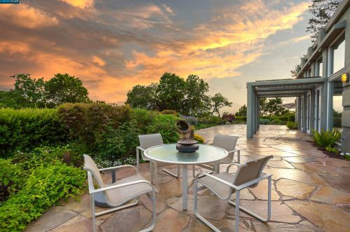 134 Diablo View Dr, Orinda, CA 94563-1527