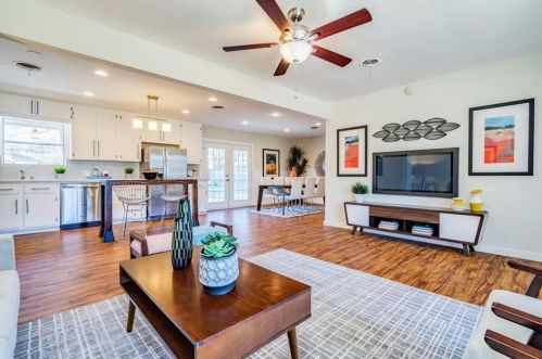 1602 Ashberry Dr, Austin TX  78723-1106 exterior