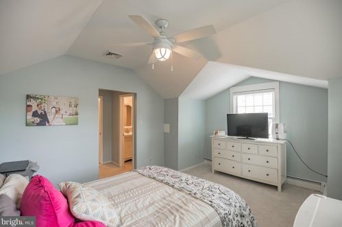 410 Lakeview Ave, Tavistock NJ 08033-1609 exterior