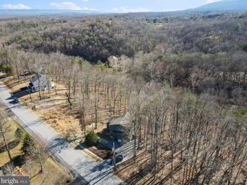 166 Nemacolin Trl, Hedgesville WV  25427-4272 exterior