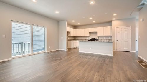 23890 34th Ave, Denver CO  80019-5304 exterior
