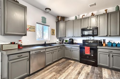 19312 58 Pl, Denver CO 80019-2027 exterior