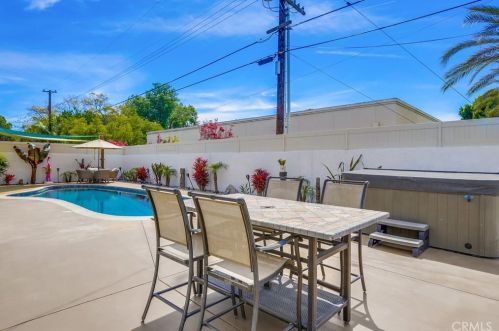 305 Kenmore St, Anaheim CA  92804-2114 exterior