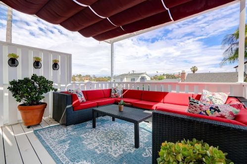 527 24th St, Manhattan Beach, CA 90266-2206