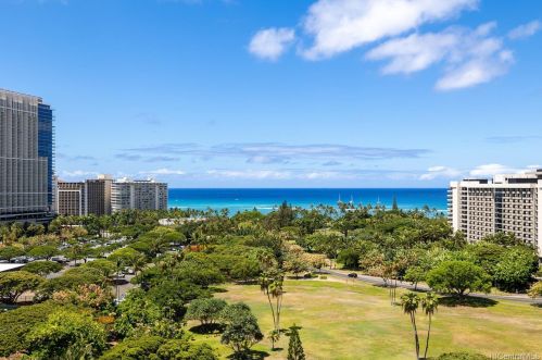 2045 Kalakaua Ave, Honolulu HI  96815-5118 exterior