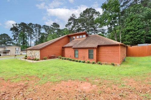 1475 Pounds Rd, Lilburn, GA 30047-6705